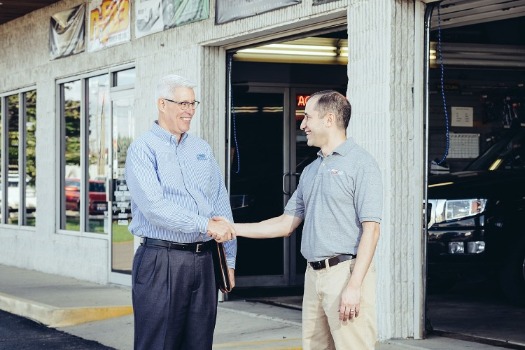 Image of Steve Stiffler shaking hands with a customer
