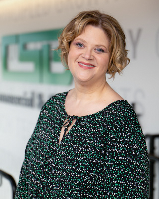 Ami Hammond headshot