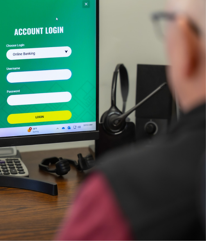 Customer logging into CSB online banking from desktop computer
